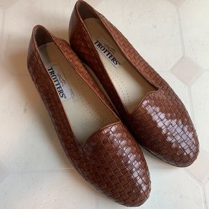 Vintage Trotters Leather slip ons. Size 10W